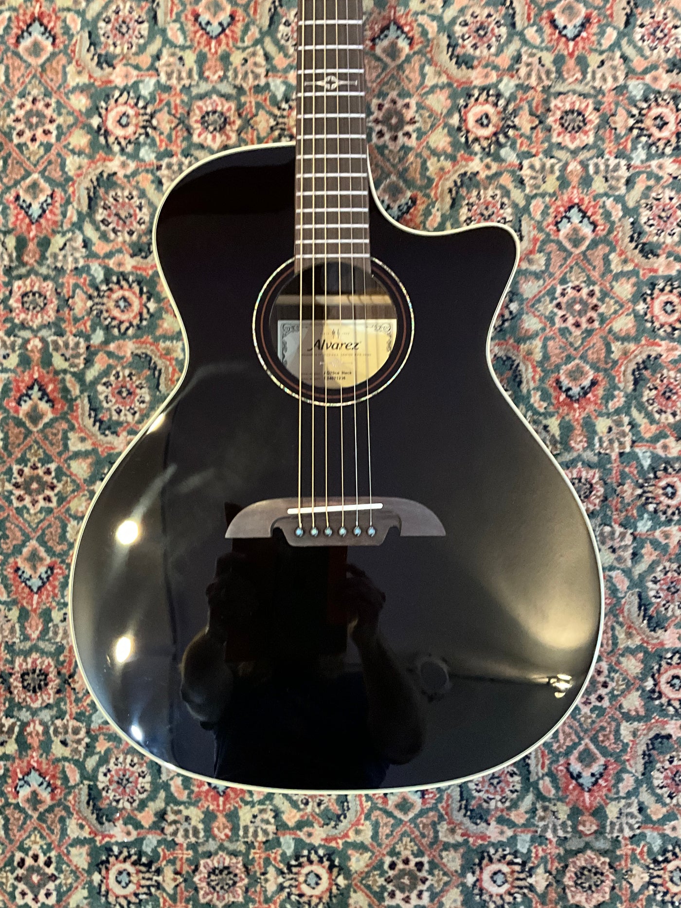 Alvarez AG70ce Artist Series Grand Auditorium