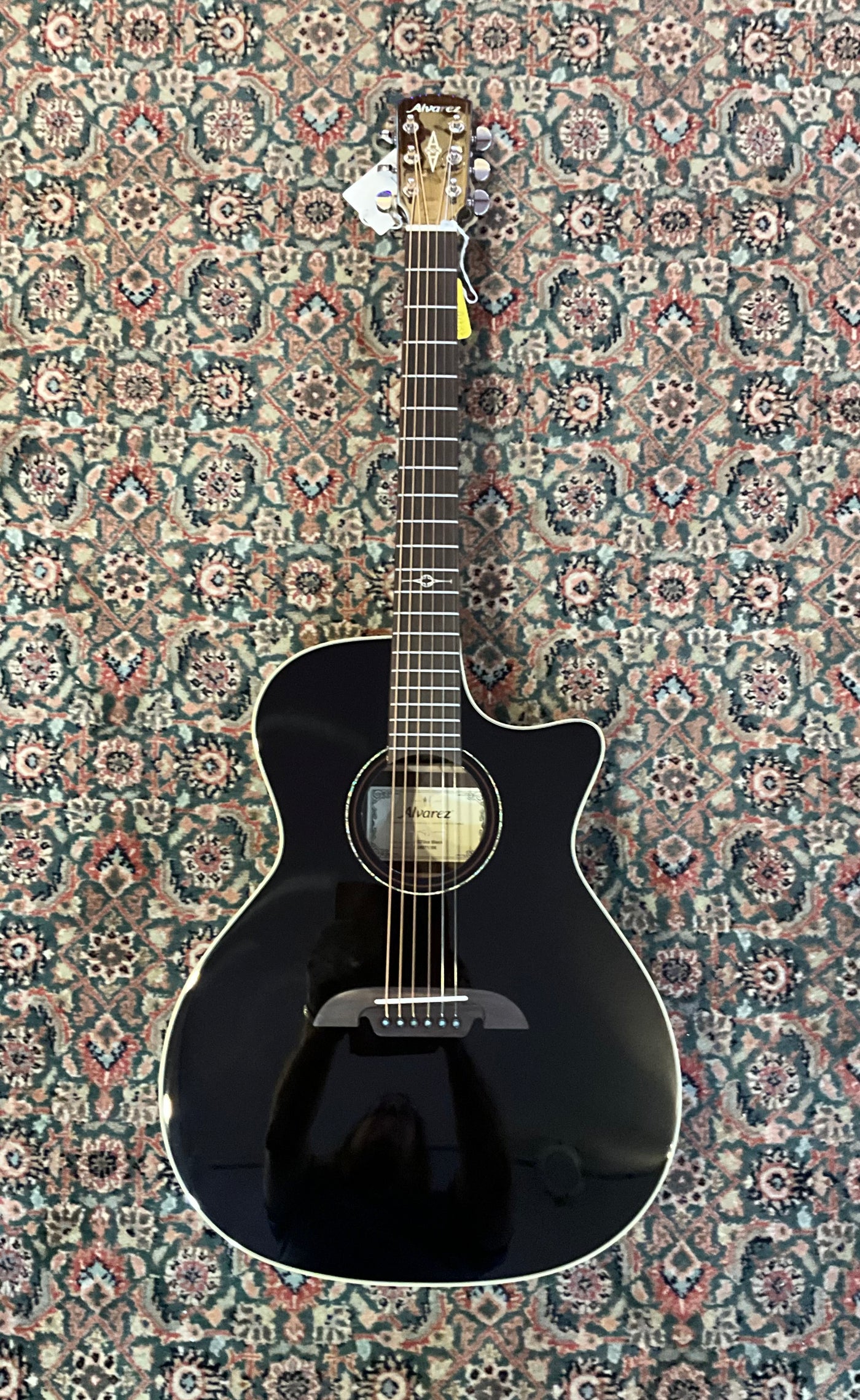 Alvarez AG70ce Artist Series Grand Auditorium