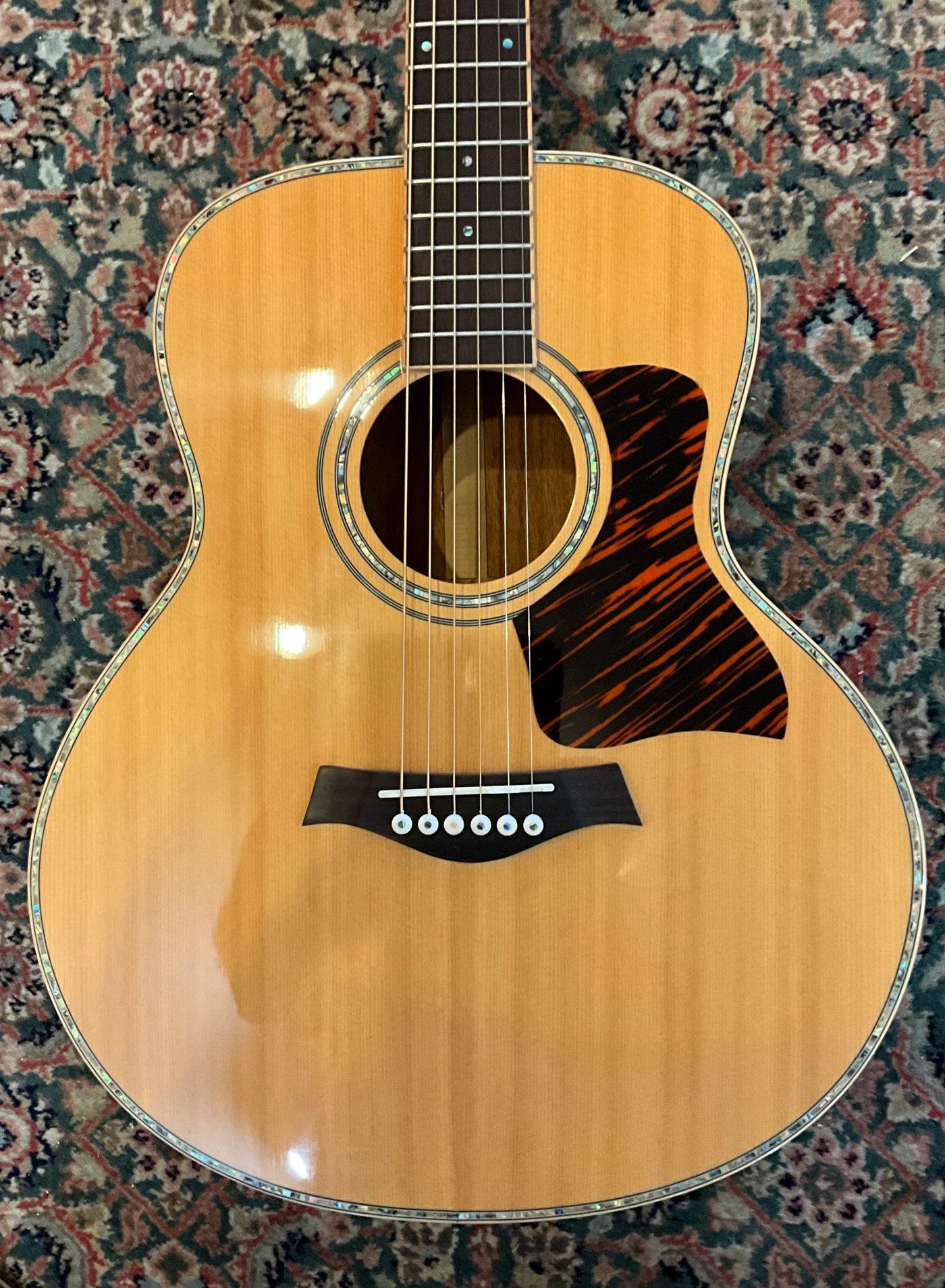 Fowlcon Guitar Company Custom Mini Jumbo